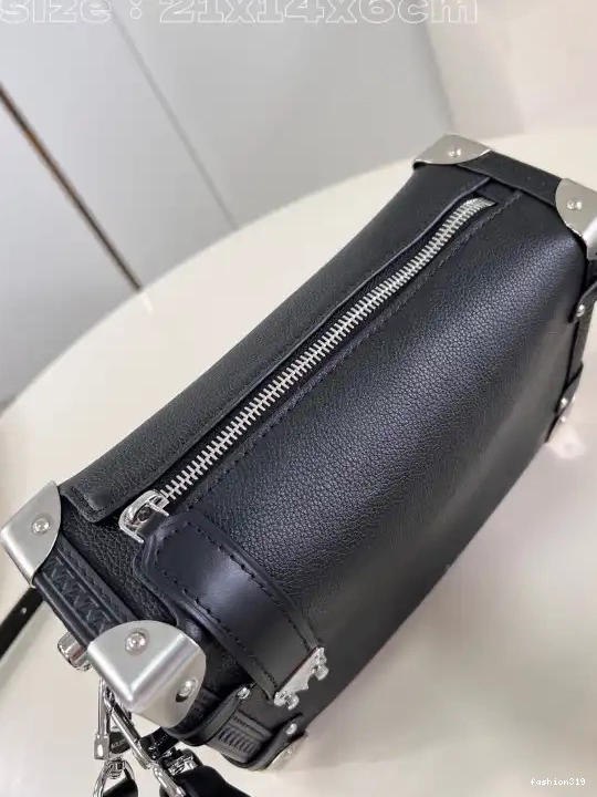 Trunk LOUIS VUITTON PM-21*14*6CM Side 0401